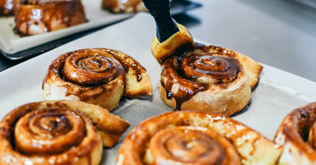 peach cobbler cinnamon roll recipe