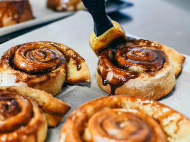 peach cobbler cinnamon roll recipe